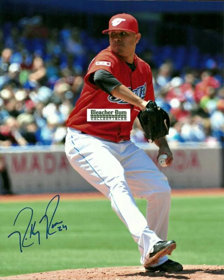 Foto firmada de Ricky Romero Toronto Blue Jays 8X10 pose D Foto 1 de 1