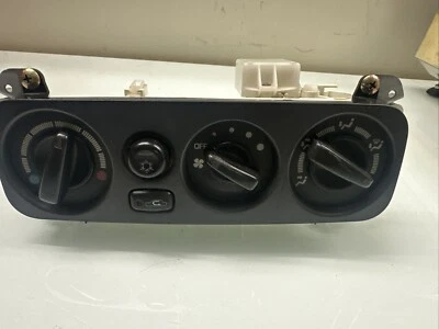 Controles de calefacción Dodge Ram 68268189aa 2018 5500 Foto 1 de 4