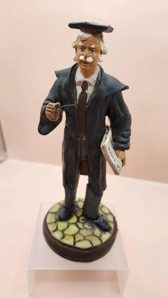 Juez italiano abogado vintage, sosteniendo papel "la legge". Soportes de unos 7,5" Foto 1 de 4