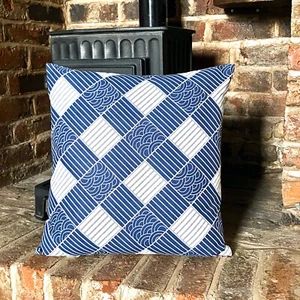 605. Funda Cojín Algodón Lino Natural AZUL CUBES. Varios tamaños - Imagen 1 de 2