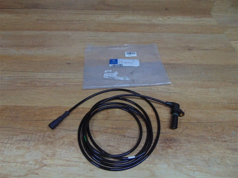 Rear Rotational Speed Sensor Genuine Mercedes Unimog 437 - A4375400117 - Image 1 of 1