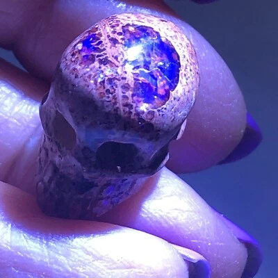 Cuenta colgante calavera tallada en piedra de ópalo de fuego matriz natural mexicana de 28 quilates - moderna Foto 1 de 4