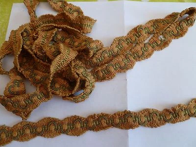 GALON ANCIEN MOUTARDE SERPENTIN VERT 230CM TBE - Photo 1/2