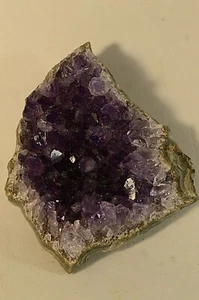 Amethyst Druse aus Uruguay sehr schöne Farbe 80x70mm Haufen Platte - Bild 1 von 2
