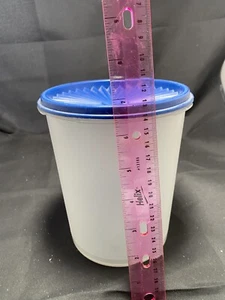 Vtg Tupperware round cannister clear with blue lid 809-14 (R) - Picture 1 of 4