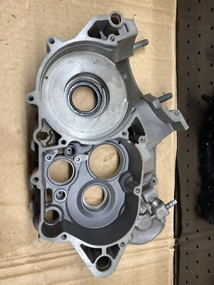2000 2001 2002 Ktm 250 300 380 Sx Exc Mxc Right Engine Crankcase Case 00 01 02 - Image 1 of 4