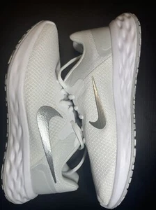 Nike Revolution 6 NN White/Silver Women's Size 7 DC3729-101 - Picture 1 of 8