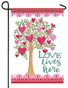 Love Lives Here Garden Flag - Picture 1 of 1