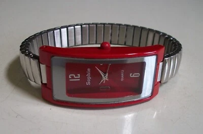 Reloj informal elegante de moda con banda elástica con acabado plateado con ribete rojo para mujer Foto 1 de 4