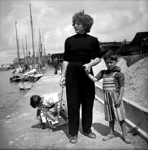 Famille Mère Kinder -ufer Wasser Trouville Negativ Foto Antik + Druck 1949 - Bild 1 von 1
