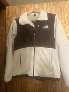 THE NORTH FACE DENALI BRAUN/ELFENBEIN FLEECEJACKE MIT DURCHGEHENDEM REISSVERSCHLUSS GR. M - Bild 1 von 4