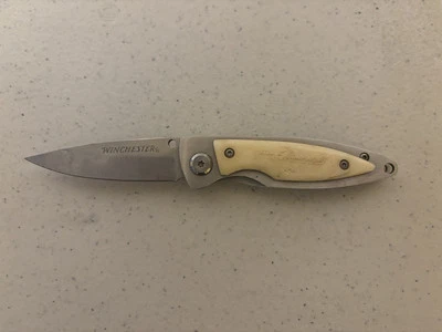 Cuchillo de bolsillo plegable Oliver F. Winchester hoja de borde liso único bloqueo de marco Foto 1 de 4