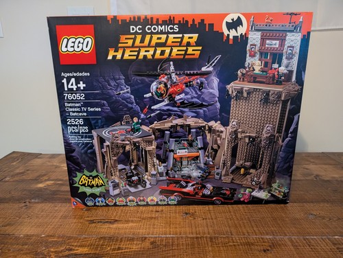 LEGO DC Comics Super Heroes: Batman Classic TV Series - Batcave