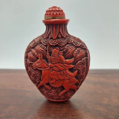 Antigua botella de tabaco china tallada de cinabrio laca roja Qing siglo XVIII. Liu Pang Foto 1 de 4