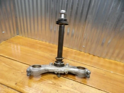 00-02 Abrazadera horquilla dirección triple árbol inferior Suzuki Bandit GSF 600 51410-31F00 Foto 1 de 3