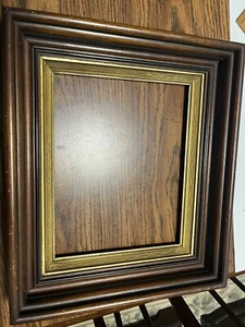 Antiguo marco de madera de nogal? "Centro 13 3/4 X 11 3/4 7 1/2 X 9 3/4 2 1/2"" de profundidad" - Imagen 1 de 6