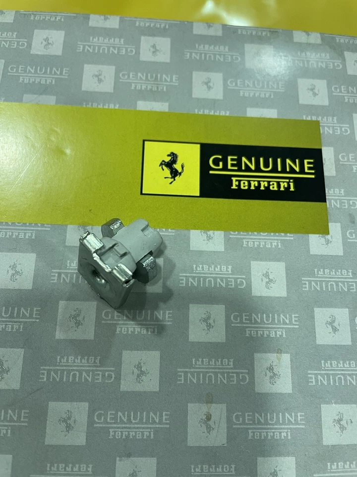 Tuerca enjaulada Ferrari 348 355 # 62115800 Foto 1 de 1