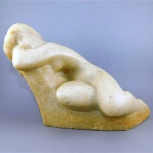 Estatua de mujer reclinada 7/2991 MCM 'The Dreamer' de Vincent Glinksy - Imagen 1 de 7