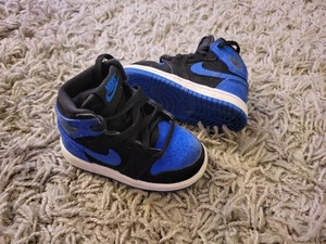 Zapatillas Nike Air Jordan 1 Retro Altas OG Royal Reimaginadas Azul Niño 5C - Imagen 1 de 12