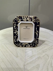 Cornice portafoto Wedgewood Cornucopia 2,5” X 3”  - Foto 1 di 3
