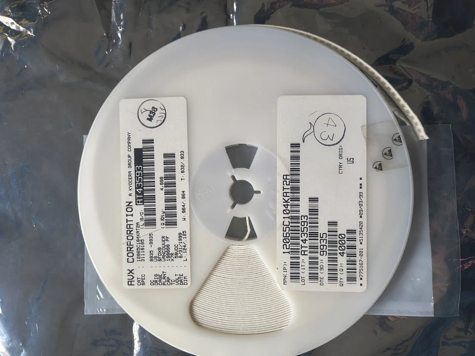 Condensador de cerámica 4000 piezas 12065C104KAT2A AVX NUEVO EN STOCK excedente UBICADO EN EE. UU. Foto 1 de 4