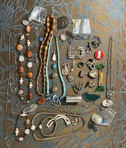 Vintage LOT DE BIJOUX BRACELET BROCHES A RESTAURER POUR CREATIONS DIVERSES - Imagen 1 de 11