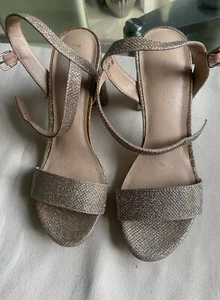 Rose gold metallic sparkly Low block heels sandals from New Look - size 5 - Picture 1 of 4
