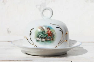 1900s Porcelain Butter Tub with Cover and Stand depicting a Kid feeding Swans - Picture 1 of 11