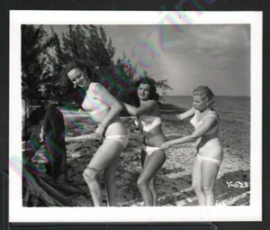 Vintage B&W Risque Pinup 4" x 5" Sexy Brunettes and Blonde Cheesecake AU36 - Picture 1 of 1