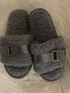 9 ~ Slip On Open Toe House Indoor Outdoor Slippers Gray Faux Wool New - Picture 1 of 7