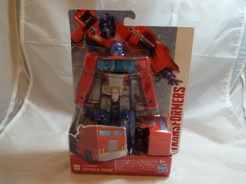 TRANSFORMERS AUTOBOT OPTIMUS PRIME - Image 1 of 1