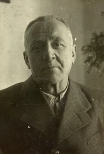 Mann mit halbem Gesicht im Schatten s/w Foto 2,75 x 4 - Bild 1 von 3