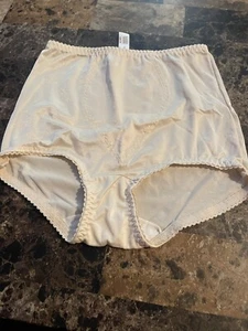 VINTAGE BALI SECOND SKIN PANTY. SIZE MEDIUM. CREAM - Picture 1 of 4