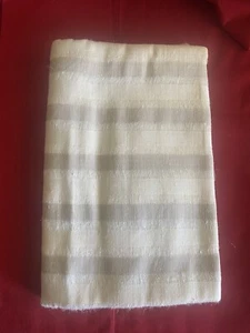 Schön aussehender beige & cremefarbener Streifen 1 7/8 Yards x 52 Zoll Stoff - Bild 1 von 1