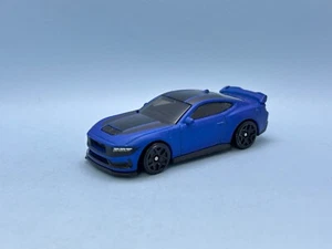 2024 Hot Wheels Mainline Basic # Ford Mustang Dark Horse, filato sciolto - Foto 1 di 3
