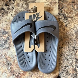 New Nike Slides Men’s Size 7 Gray Black 83255-001 NWT Sandals Comfort - Picture 1 of 3