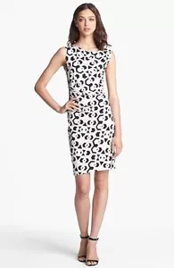GRÖSSE 10 DIANE VON FURSTENBERG SCHWARZ GLASMARINENDRUCK SEIDENMANTELKLEID NEU MIT ETIKETT - Bild 1 von 1