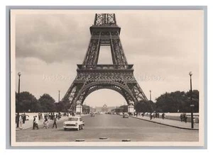 Paris Frankreich 1957 - Autos unter dem Eiffelturm - Foto 1950er - Bild 1 von 2