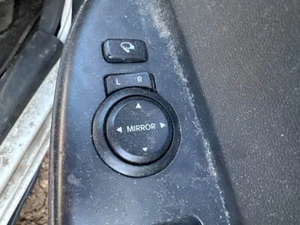 2014 Hyundai i20 PB Right Electric Mirror Switch Driver 12-14 i30 GD #B352 - Picture 1 of 12