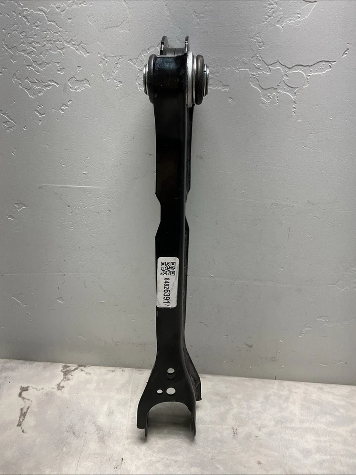 2016 - 2024 CHEVROLET CAMARO ЗАДНЯЯ ПОДВЕСКА ПРАВАЯ СТОРОНА ВЕРХНИЙ РЫЧАГ УПРАВЛЕНИЯ OEM - Изображение 1 из 4