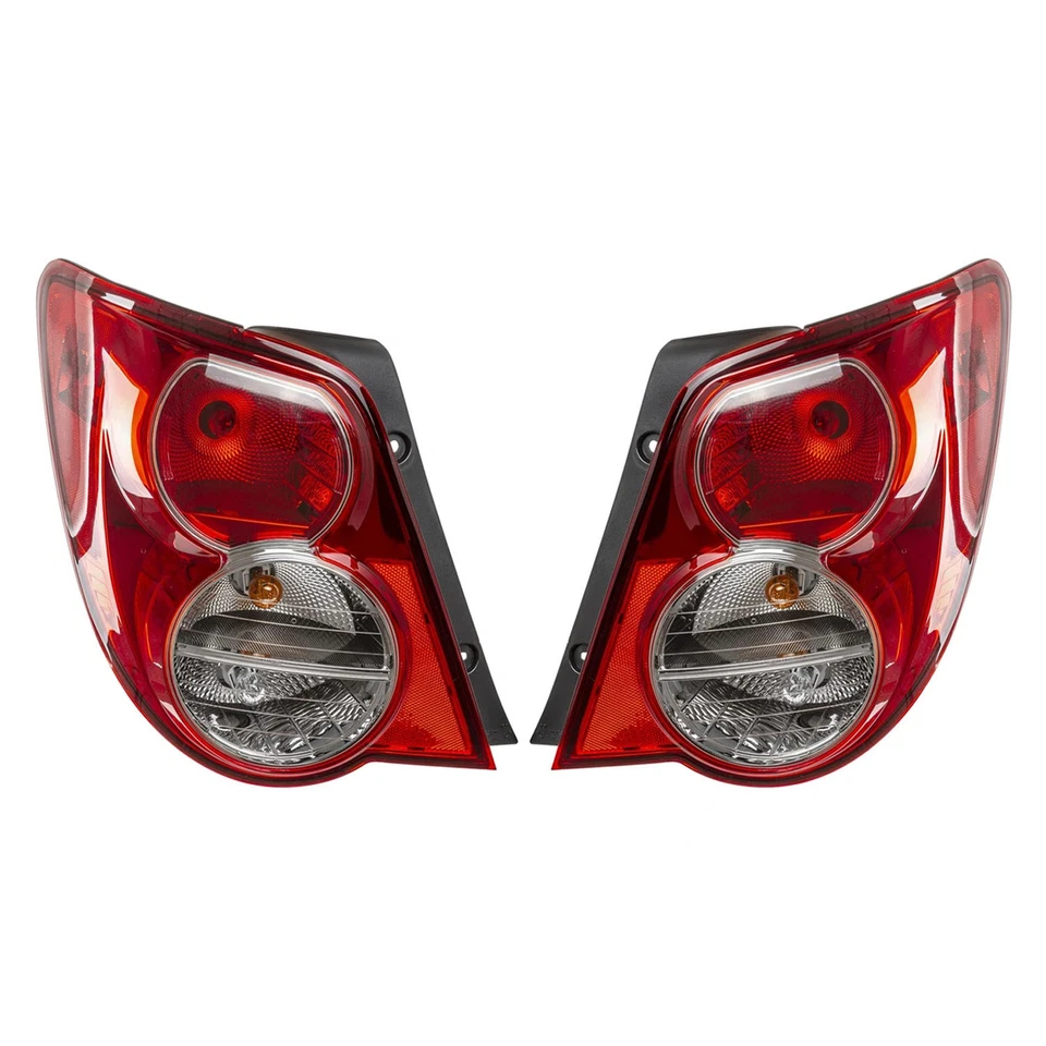 Juego de montaje de lámpara de luz trasera izquierda y derecha TYC para Chevrolet Sonic Sedán 12-16 Foto 1 de 1