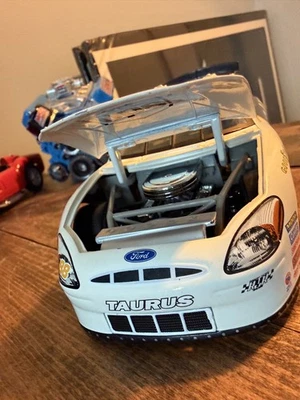 Coche diecast NASCAR Dale Jarrett #88 UPS Racing 1:24 de colección modelo raro limitado Foto 1 de 4