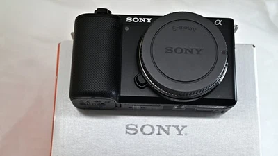 Sony Alpha ZV-E10 24,2MP Spiegellose Systemkamera - (Nur Gehäuse) - Vorführgerät - Bild 1 von 4