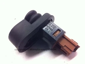 Sensor interruptor de cierre puerta Subaru Forester mk1 2.0T EJ20 97-02 OSR RH - Imagen 1 de 2
