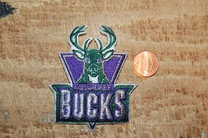 Baloncesto con logotipo vintage Milwaukee Bucks 3 1/8" 1993-2006 - Imagen 1 de 1