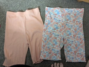 2 X Girls Jersey Shorts, Floral And Peach. Size 13-14 From H& M - Picture 1 of 1