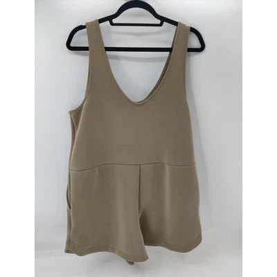 Mono corto para mujer A New Day caqui tostado básico cuello en V talla grande Foto 1 de 4