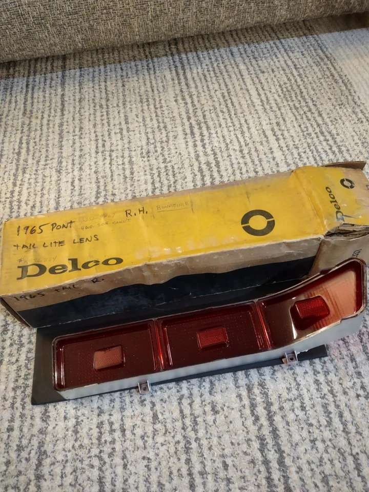 1965 Pontiac Bonneville задние фонари линзы правая сторона #5956884 - Изображение 1 из 4