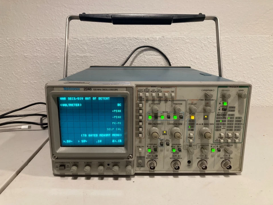 Osciloscopio de laboratorio Tektronix 2246 100 MHz unidad de prueba portátil Foto 1 de 4