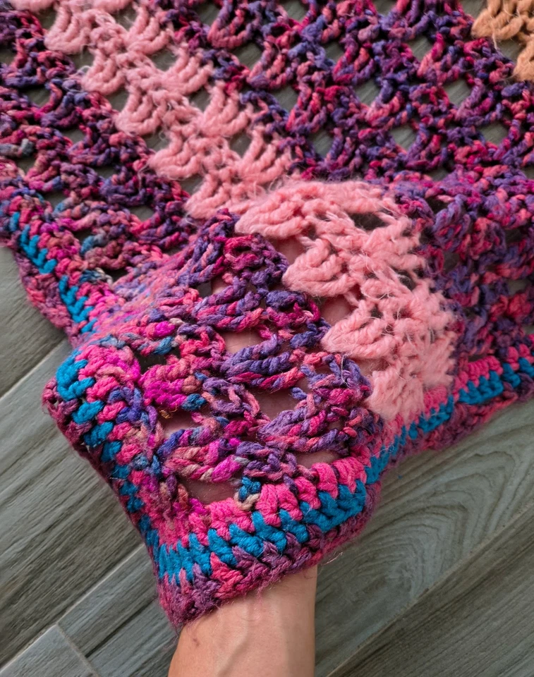 Cobertor afegão feito à mão fio multicolorido aberto robusto malha retangular 76 x 66 pol. - Imagem 1 de 4